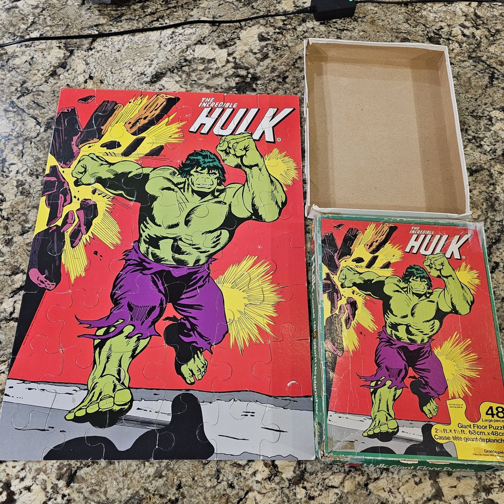 Vintage INCREDIBLE HULK Piece Giant Puzzle - All Pieces!